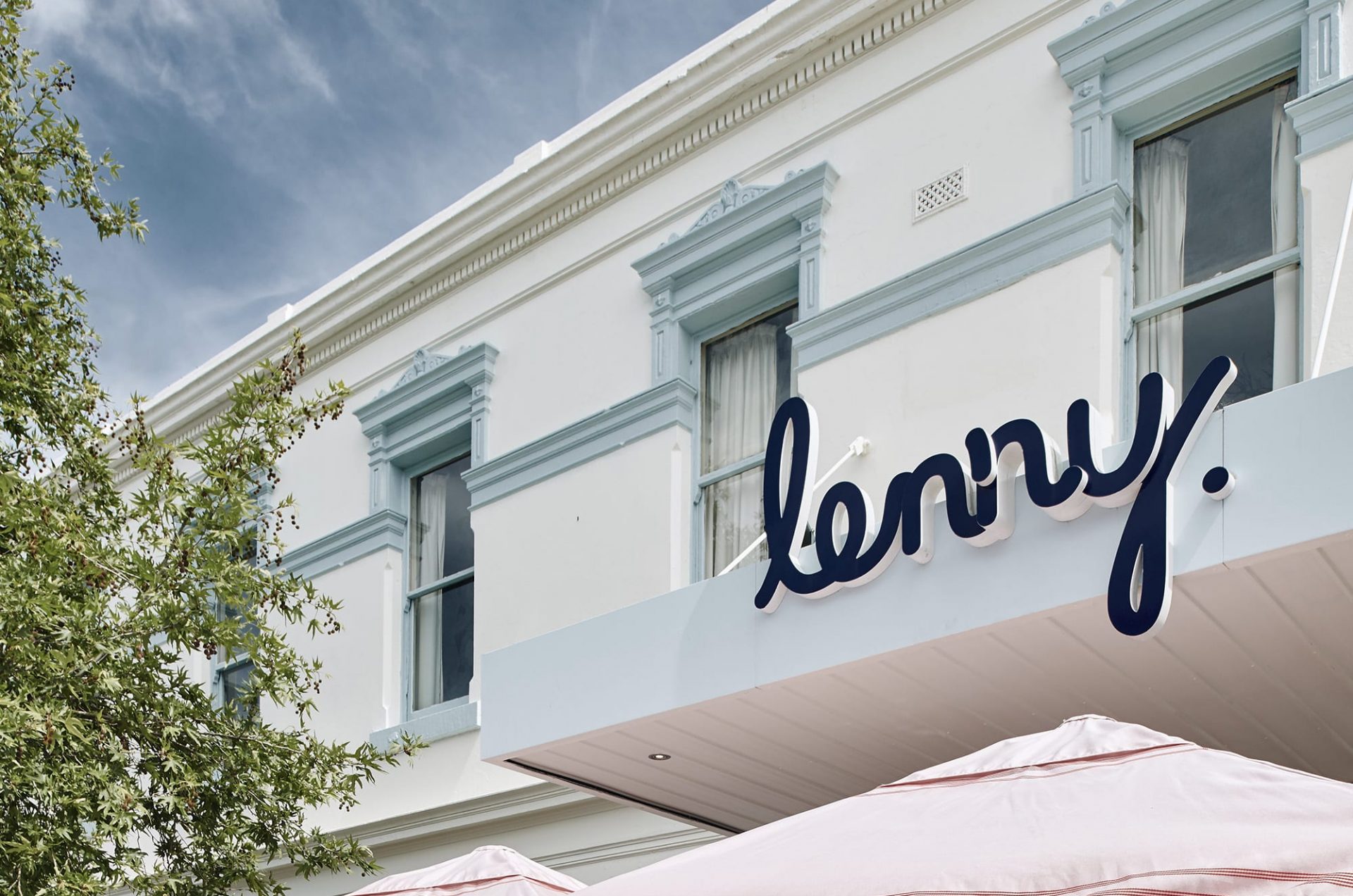 Lenny Cafe
Sign Design